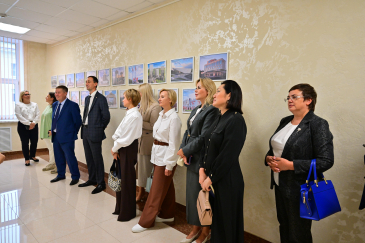 В Росреестре Башкортостана в честь Дня строителя открылась выставка архитектурных шедевров Башкортостана